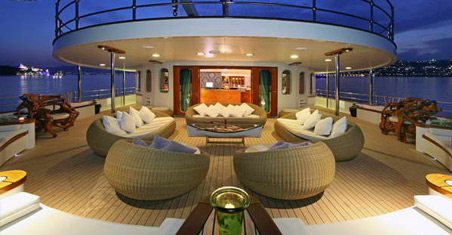 rental a luxury yacht